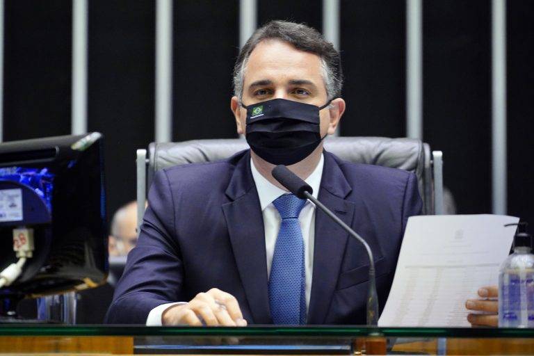 Presidente do Congresso devolve ao governo a MP que limita remoção de conteúdos em redes sociais